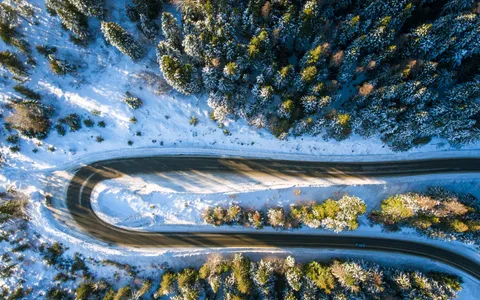 A road forking in two directions, symbolizing a startup pivot