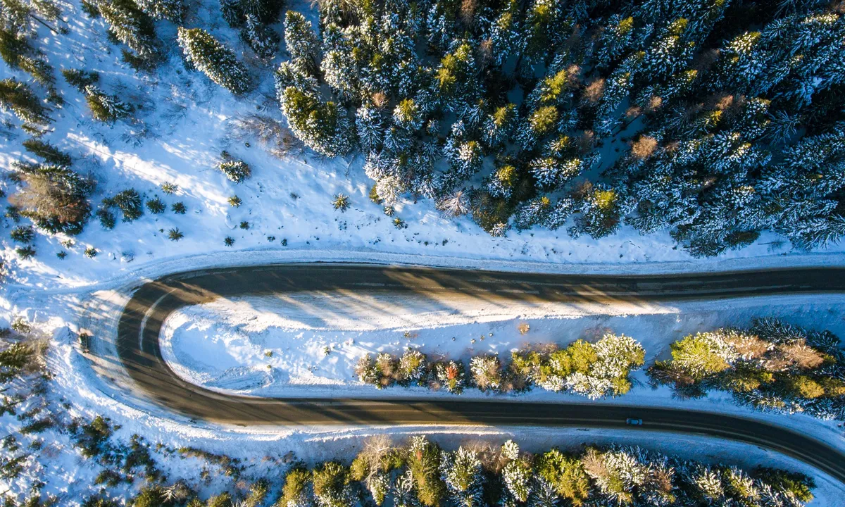 A road forking in two directions, symbolizing a startup pivot